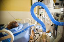 Je čas zavést chytrou karanténu. Potrvá měsíce, říká zdravotnický expert Hroboň