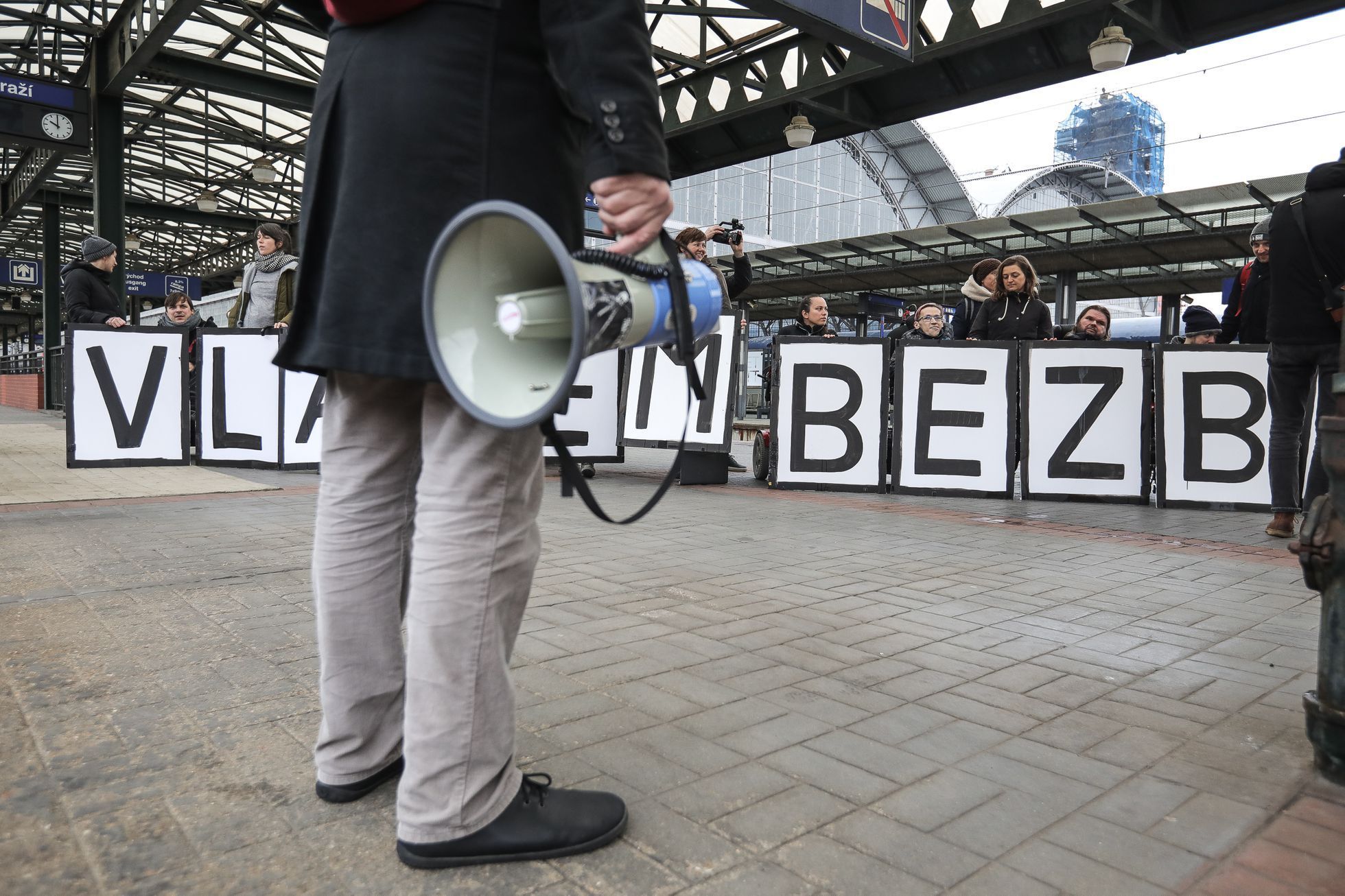 Happening Asistence o.s. Vlakem bez bariér - vozíčkář, hendikep, cestování, nádraží, vlak