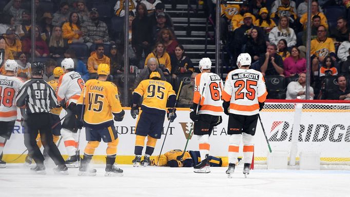 Zranění Marka Borowieckiho v utkání Nashville Predators - Philadelphia Flyers