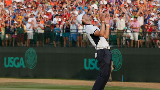 Německý golfista slaví vítězství na US Open.