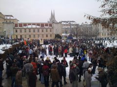 V Praze demonstrovalo na dva tisíce odborářů.