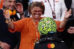 Norrisův titul se zrodil z tiché oběti, kterou svět téměř nevidí