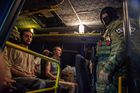 Živě: Část vojáků přeběhla v zajetí k separatistům