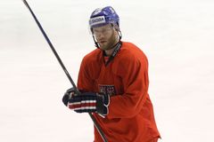 Novotný rozhodl v KHL o výhře Čeljabinsku, brankář Francouz si připsal bod za nahrávku