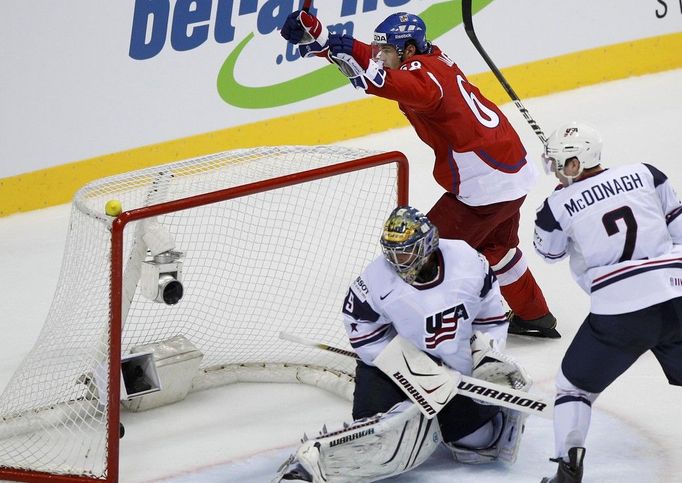 Jaromír Jágr dokonává hattrick v utkání na MS 2011 s USA.