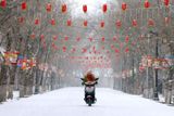 Vyzdobené zasněžené město Čang-jie na severu Číny.