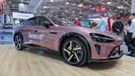 Zvenku vypadá YU7 jako kombinace Ferrari Purosangue s Astonem Martin DBX.