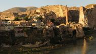 Hasankeyf leží v jihovýchodním Turecku a je cenným archeologickým nalezištěm. V roce 1981 bylo město vyhlášeno přírodní rezervací. Místní spolky dlouhé roky marně žádaly o zapsání na seznam UNESCO.