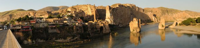 Starověké město Hasankeyf v Turecku, které zatopí  plánovaná vodní přehrada.