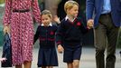 První školní den princezny Charlotty. Spolu s bratrem Georgem a rodiči přišla ve čtvrtek 5. září poprvé do soukromé školy Thomas's Battersea School na jihozápadě Londýna