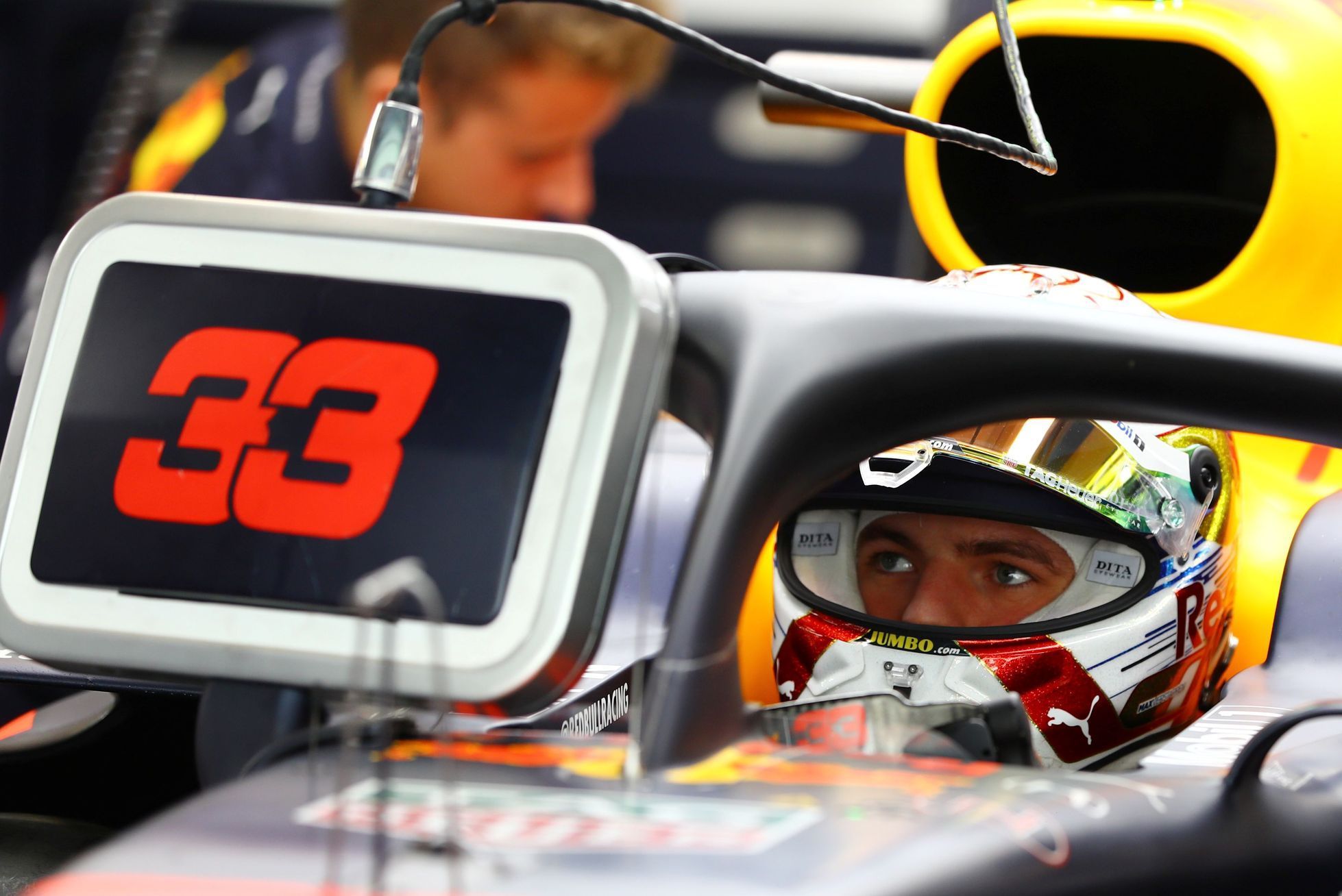 Max Verstappen v Red Bullu v kvalifikaci na VC Abú Zabí 2019