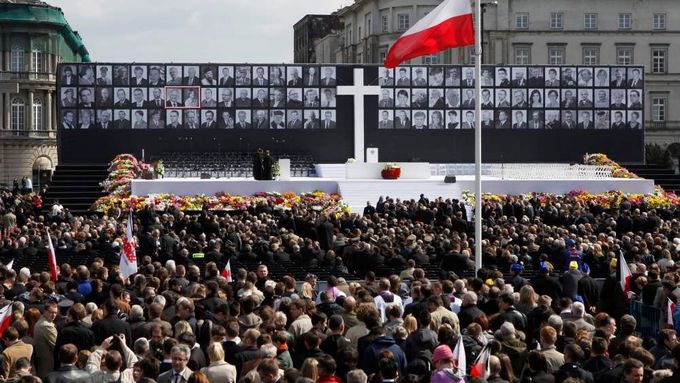 Do Varšavy se sjely statisíce lidí.