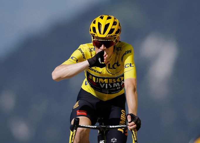 17. etapa Tour de France 2023: Jonas Vingegaard v cíli.