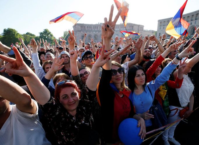 Demonstrace příznivců opozičního vůdce Nikola Pašinjana v arménském Jerevanu.