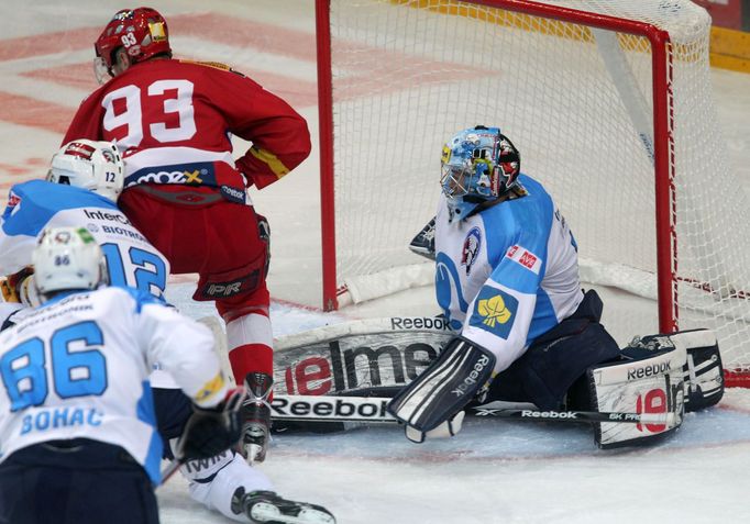 Hokej, extraliga, Slavia - Plzeň: Tomáš Hertl (93) - Marek Mazanec