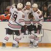 NHL v Praze, Philadelphia - Chicago: Hokejisté Chicaga se radují z gólu na 1:1 (zleva Jonathan Toews, Alexander Nylander a Patrick Kane)