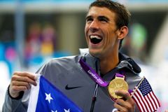 Phelps se rozloučil s plaveckou kariérou 18. zlatem z OH