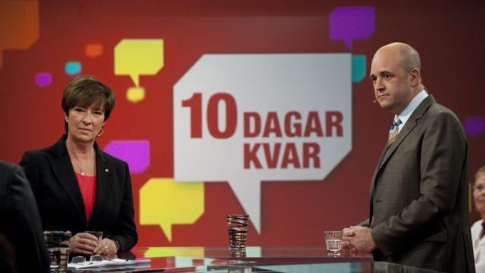 Premiér Fredrik Reinfeldt a jeho hlavní vyzyvatelka, šéfka sociálních demokratů Mona Sahlinová se utkali v předvolební televizní debatě