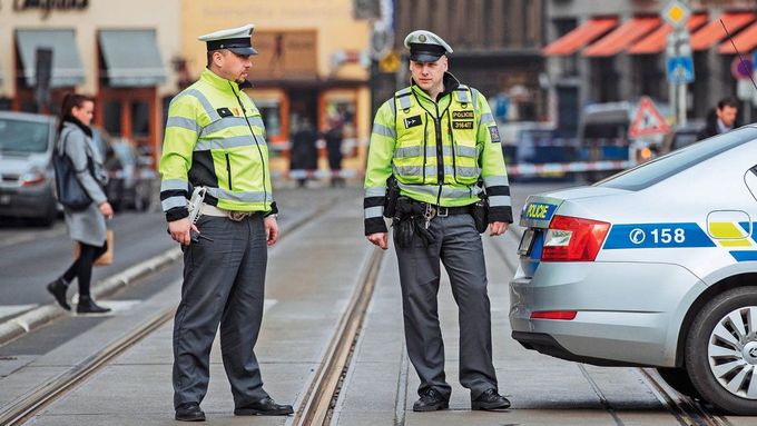 Policisté si mohou kupovat nové boty do konce srpna, vedení jim proplatí nákup do výše 1200 korun (ilustrační snímek).