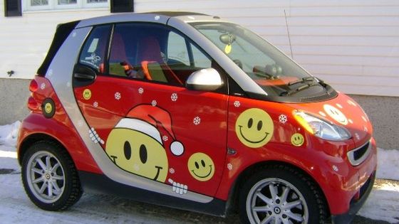 Vánočně ozdobená auta