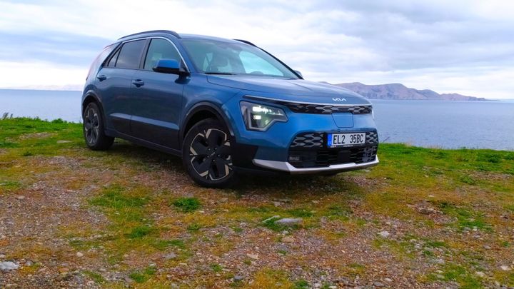 Všeuměl, který propadl digitalizaci. Elektrická Kia Niro však potěší jízdním projevem; Zdroj foto: Jakub Stehlík