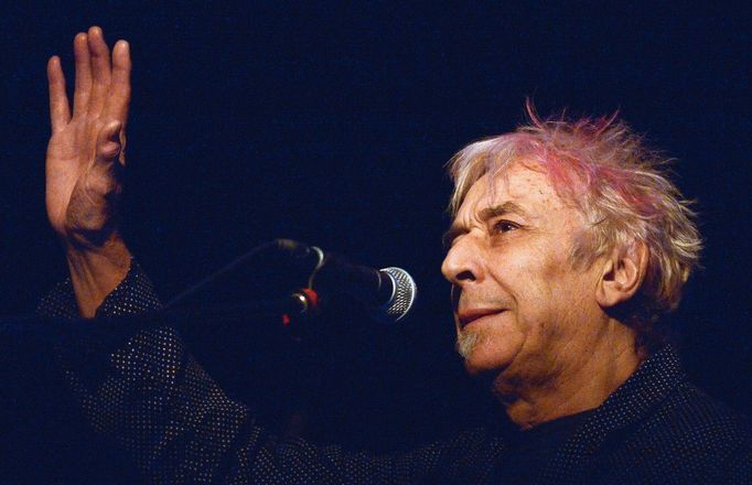 Britský hudebník a skladatel John Cale v Roxy, 2013.