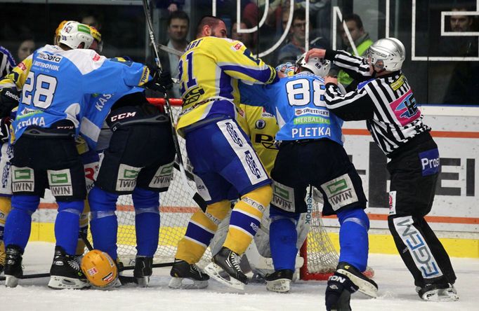 Hokej, Plzeň - Zlín: Václav Pletka - Tomáš Linhart