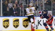 Ve Východní konferenci už má dávno jistý postup Boston, loňský finalista, i s Davidem Krejčím, aktuálně nejlepším hokejistou v plus/minus v celé NHL (+39) a nejproduktivnějším Čechem v zámoří (69 bodů).