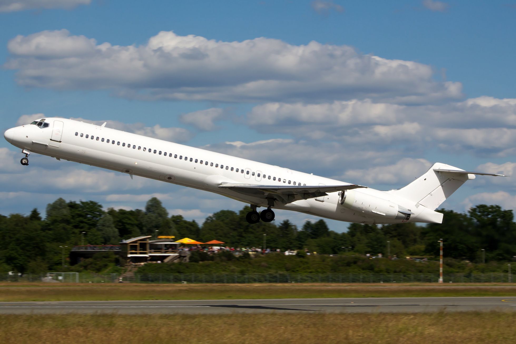 Letadlo Swiftair MD-83.