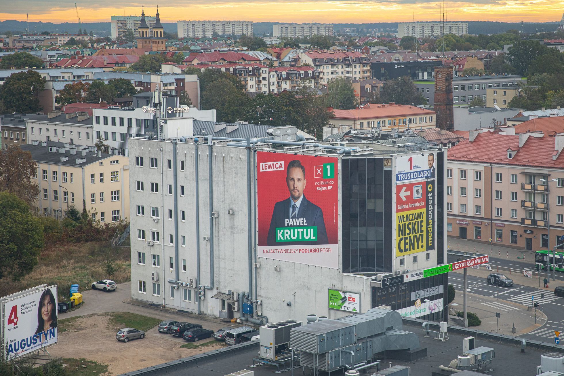 Polsko volby, poláci, billboard, reklama, plakát, Třetí cesta, právo a spravedlnost (PiS), Občanská platforma (PO), Polská lidová strana (PSL)