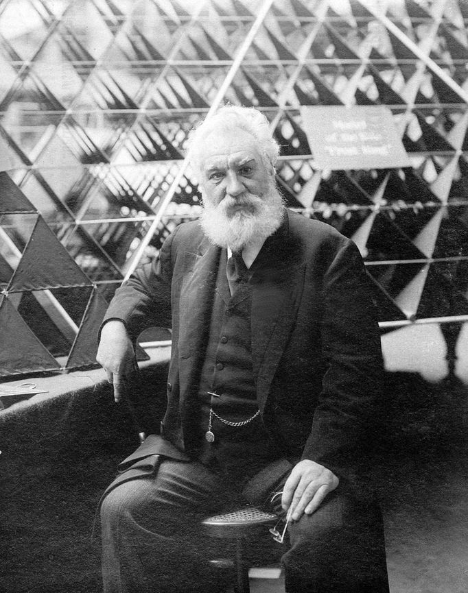 Alexander Graham Bell na snímku v roce 1906