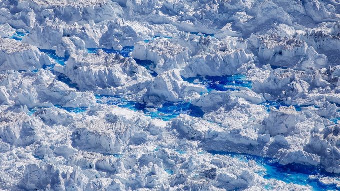 Klimatické změny mají za následek například tání ledovců.
