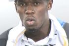 Takhle přijel rekordman Bolt do Ostravy. Byla mu zima
