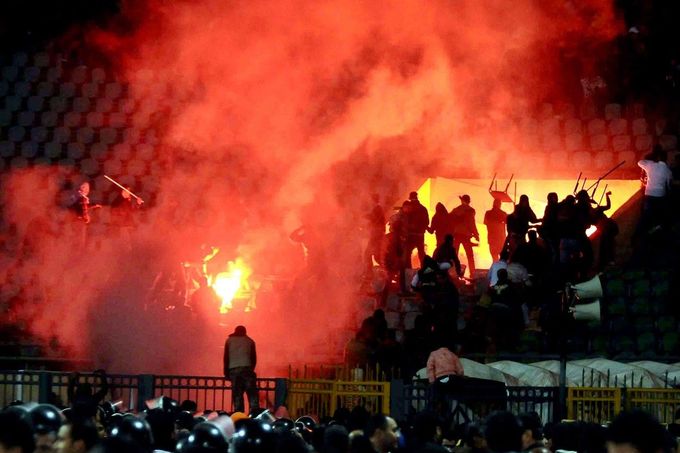 Nepokoje na stadionu Port Said v Egyptě v roce 2012. Archivní snímek dokumentující sportovní tragédii.