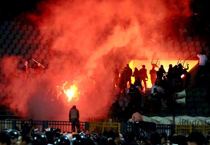 Nepokoje na stadionu Port Said v Egyptě v roce 2012. Archivní snímek dokumentující sportovní tragédii.