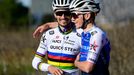 Julian Alaphilippe a Remco Evenepoel v Calpe 2022.