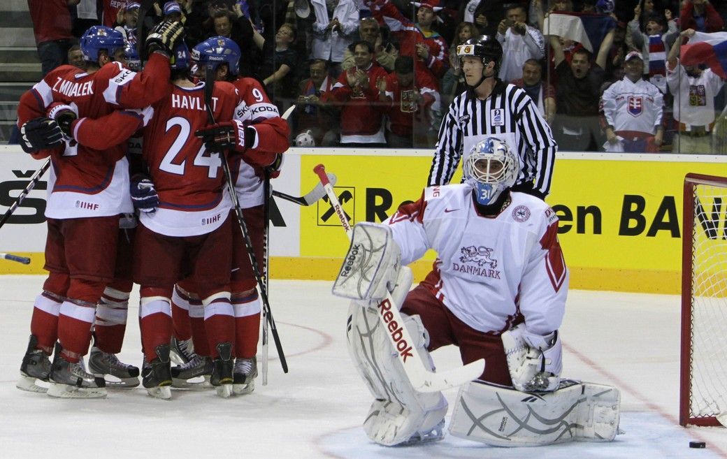 Radost z gólu v zápase Česko - Dánsko. Radují se Havlát, Michálek, Eliáš