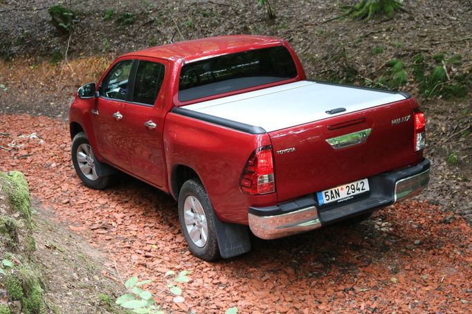 Praktické využití automobilu zvyšuje roletový kryt nákladního prostoru.