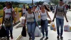 Venezuela otevřela na 12 hodin hranice s Kolumbií