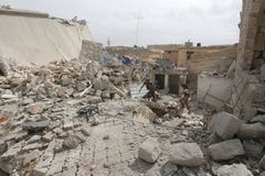 Během pátečního náletu koalice vedené USA zemřelo na východě Sýrie 80 lidí