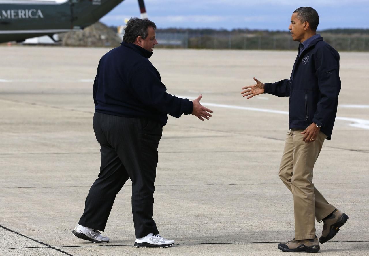 Obama, Romney a hurikán Sandy