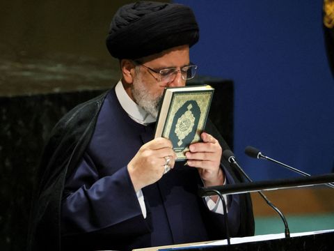 Prezident Raísí v Íránu zastával tvrdou linii. Trval na zahalování žen, hájil Hamás