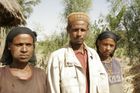Druhou ženu (vpravo) si otec vzal teprve před sedmi měsíci, všichni však prý spolu vycházejí dobře. Boule na tvářích značí, že zrovna žvýkají tradiční etiopský stimulant čat (k němu se ještě dostaneme), alkohol mají muslimové zakázaný.