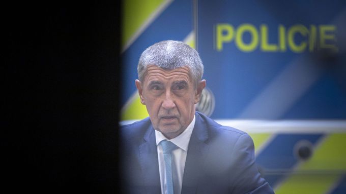 Andrej Babiš přichází k soudu v kauze Čapí hnízdo, 12. 9. 2022.