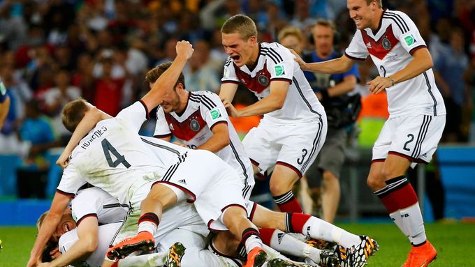 Radost německých fotbalistů po zisku titulu mistrů světa.