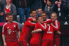 Ribéryho paráda vystřelila Bayernu tři body, vyhrál i Dortmund