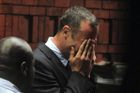 Pistorius byl obžalován z vraždy, u soudu se rozplakal