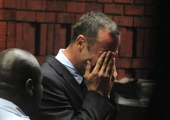 Sprinter Oscar Pistorius u soudu v jihoafrické Pretorii.