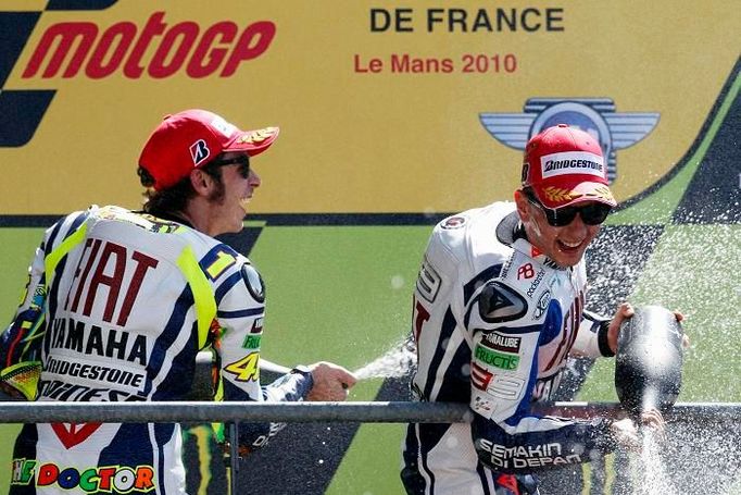 Valentino Rossi a Jorge Lorenzo