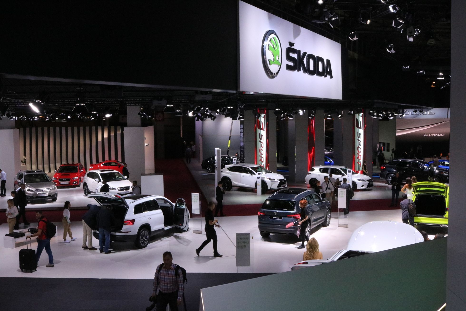 Stánek Škody na autosalonu v Paříži